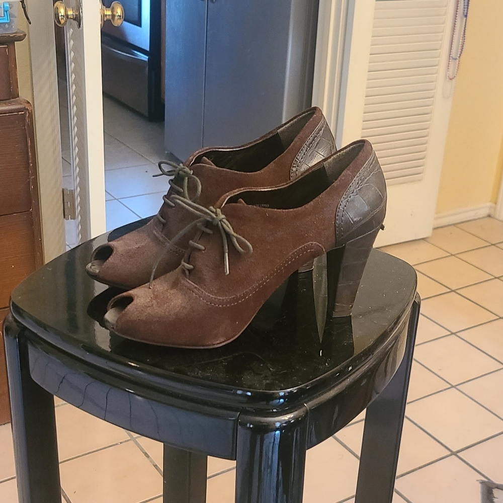 Shoes - Picture 11 of 16
